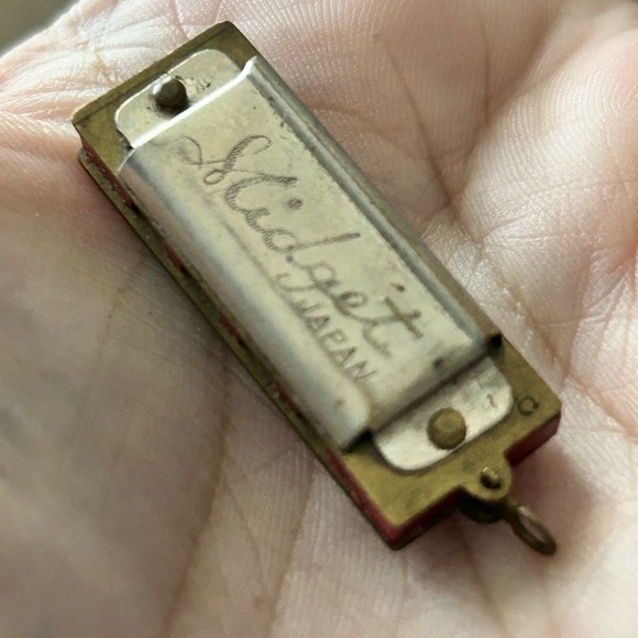 Midget Harmonica - Picture 3 of 5
